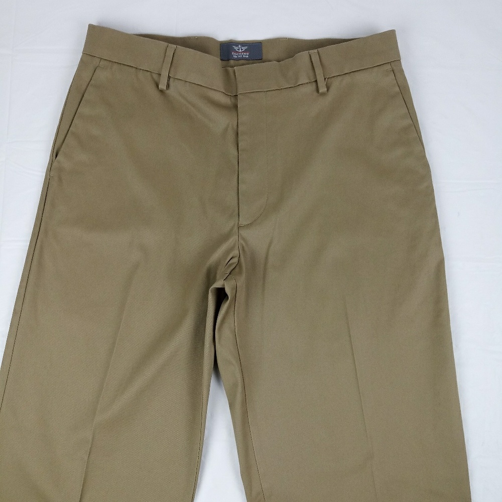 Dockers D3 Iron Free Classic Fit Khaki Pants